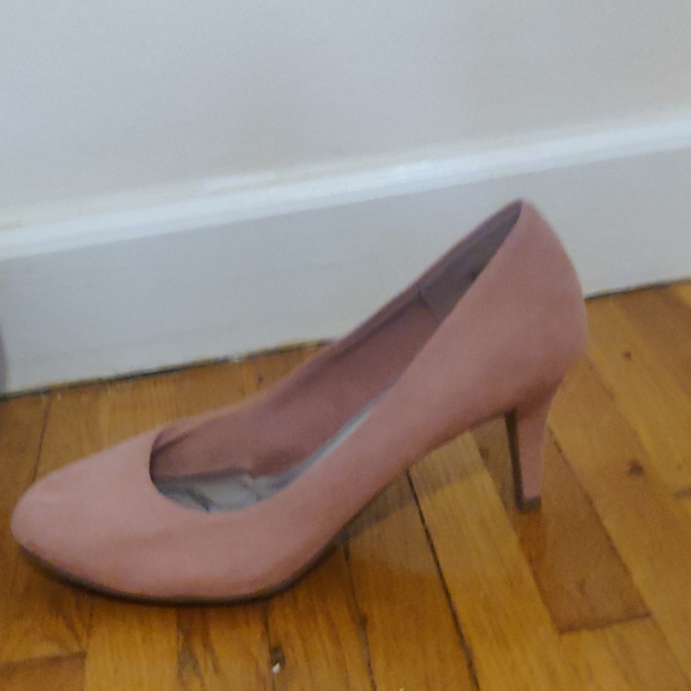 Heels - Picture 2 of 3